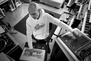 Bassi Maestro - Produttore e Rapper Hip Hop Italiano