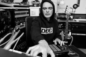 Bassi Maestro - Hip Hop Italiano - Immagine di Copertina