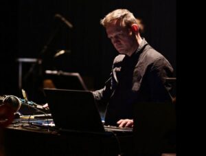 Alva Noto - Musicista Elettronica e e Glitch