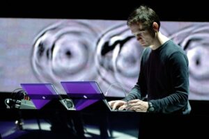 Alva Noto - Installazioni Elettroniche e Musica