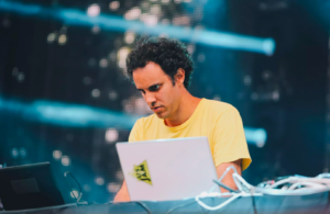Four Tet - Produttore Musica House - Immagine di Copertina