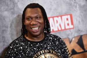 KRS-One in piedi, ritratto completo, The Teacha del Hip Hop