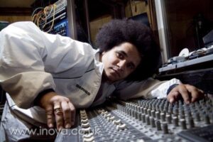 Bizzy B, DJ e produttore storico della scena Jungle e Drum and Bass britannica degli anni '90
