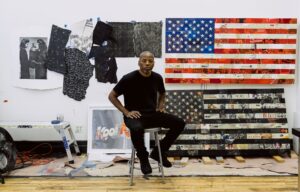 Cey Adams nel suo studio durante la studio visit di Hypebeast