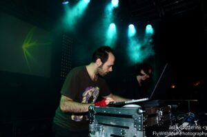 Kid606 al festival Gogbot, live performance glitch hop elettronico