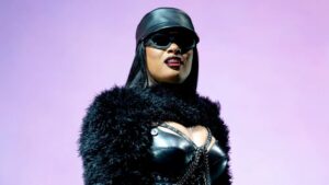 Megan Thee Stallion in Burberry personalizzato al festival di Glastonbury 2022