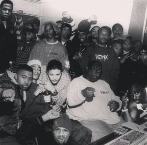 The Notorious B.I.G. e Tupac Shakur in una foto degli anni 90, prima della rivalità Est-Ovest
