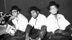 Run-DMC fotografati nel 1984 dall'archivio Michael Ochs: anno del loro album omonimo