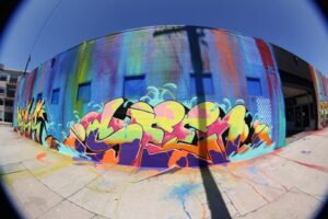 Seen UA, graffiti che ricoprono i muri di un edificio urbano