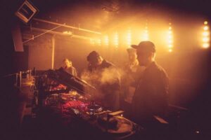 Ivy Lab live DJ set - performance bass music su console