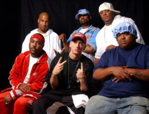 D12 con Eminem in una foto di gruppo della crew di Detroit