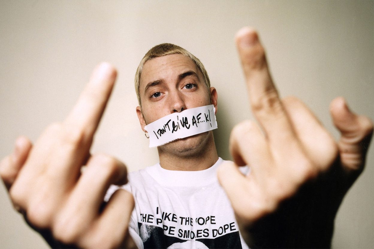 Eminem ritratto in stile cinematico, icona dell'Hip Hop globale