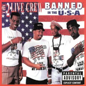 Copertina dell'album Banned in the U.S.A. dei 2 Live Crew davanti alla bandiera americana