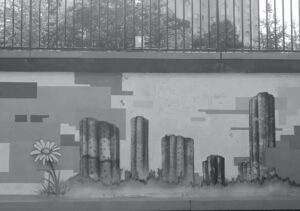 Graffiti colorato su un muro di cemento in una banlieue francese, espressione della cultura Hip Hop di periferia