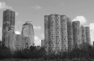 Vista di un quartiere di case popolari nella periferia di Parigi, scenario della cultura Hip Hop delle banlieue