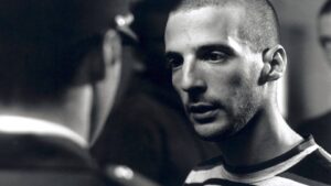 Ritratto di Mathieu Kassovitz, regista del film La Haine sulla periferia parigina