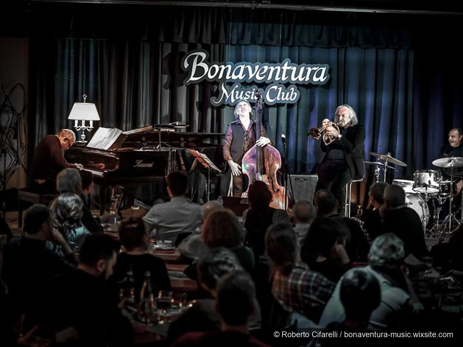 Un Blues Per Marino Bonaventura Music Club 2026 Palco del Bonaventura Music Club di Buccinasco durante un concerto, sede di Un Blues per Marino